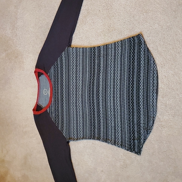 Maurices 24/7 gray, black and red shirt size Medium - Picture 9 of 10